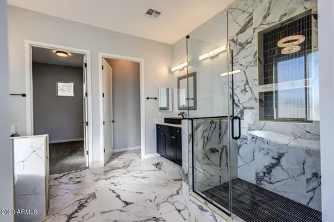 Bath - 103 E Quartz Rock Rd, Phoenix, AZ 85085 photo 1 of 3