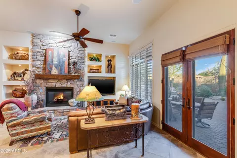 3525 E Robin Ln, Phoenix, AZ 85050 photo 5