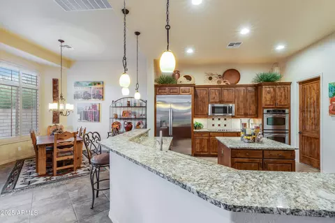 3525 E Robin Ln, Phoenix, AZ 85050 photo 8