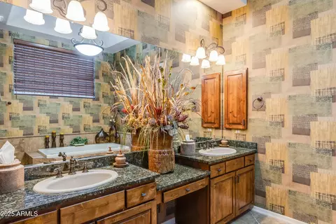 3525 E Robin Ln, Phoenix, AZ 85050 photo 22