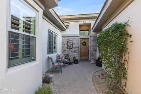 3525 E Robin Ln, Phoenix, AZ 85050 photo 2