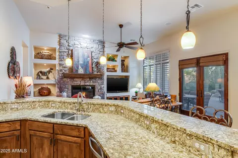 3525 E Robin Ln, Phoenix, AZ 85050 photo 14