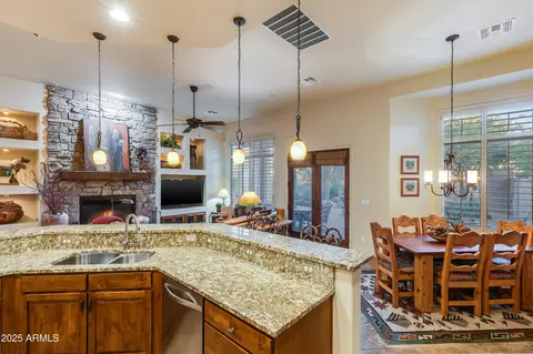 3525 E Robin Ln, Phoenix, AZ 85050 photo 15