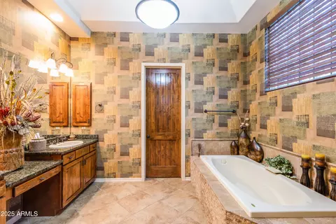 3525 E Robin Ln, Phoenix, AZ 85050 photo 21