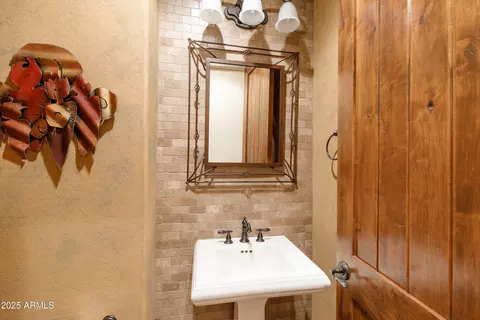 3525 E Robin Ln, Phoenix, AZ 85050 photo 31