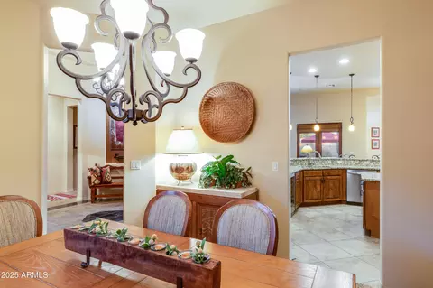 3525 E Robin Ln, Phoenix, AZ 85050 photo 17