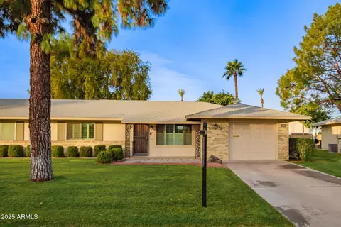 15446 N Lakeforest Dr, Sun City, AZ 85351
