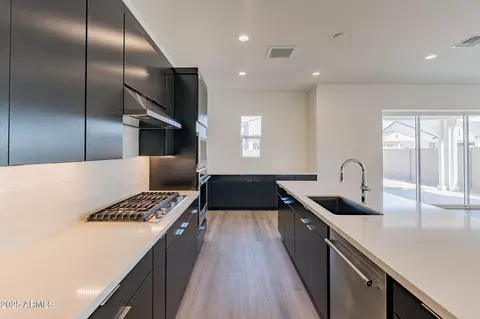 Kitchen - 11040 E Ulysses Ave, Mesa, AZ 85212 photo 3 of 4