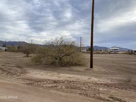 27305 S Old School Rd #-, Congress, AZ 85332