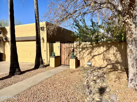 1424 E Kerry Ln, Phoenix, AZ 85024