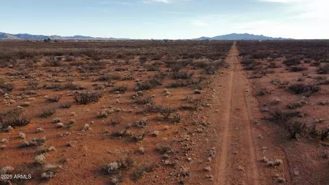 12300 S Los Gatos Trl #-, Pearce, AZ 85625