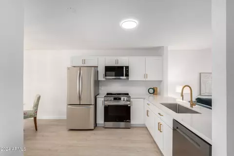 1913 E Sandra Ter, Phoenix, AZ 85022 photo 7