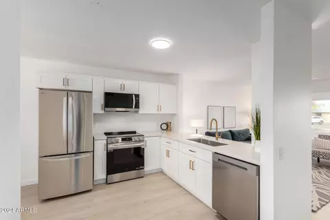 1913 E Sandra Ter, Phoenix, AZ 85022 photo 8