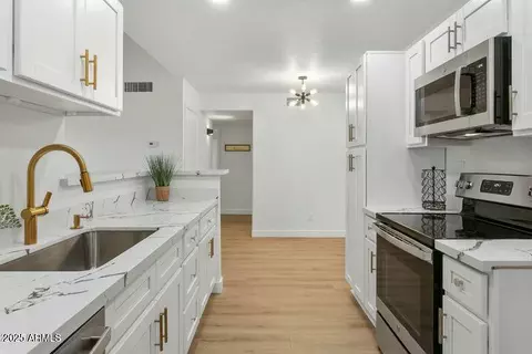 623 W Guadalupe Rd #223, Mesa, AZ 85210
