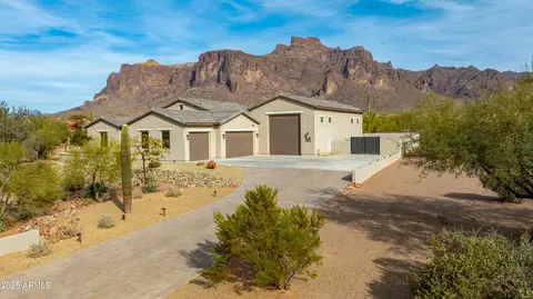 605 N Star Ct, Apache Junction, AZ 85119