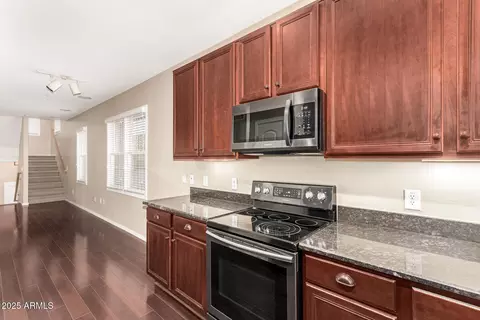 Kitchen - 4095 E Jasper Dr, Gilbert, AZ 85296 photo 2 of 4