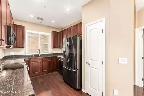 Kitchen - 4095 E Jasper Dr, Gilbert, AZ 85296 photo 3 of 4