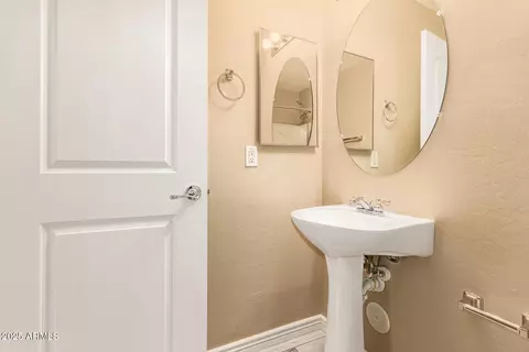 Bath - 4095 E Jasper Dr, Gilbert, AZ 85296 photo 2 of 6