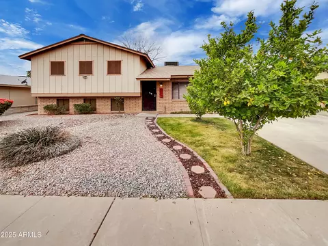 7320 N 46th Cir, Glendale, AZ 85301