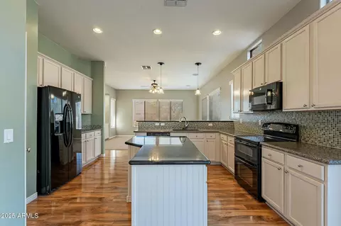 Kitchen - 9754 E Natal Ave, Mesa, AZ 85209 photo 1 of 5