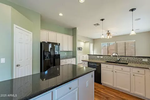 Kitchen - 9754 E Natal Ave, Mesa, AZ 85209 photo 3 of 5