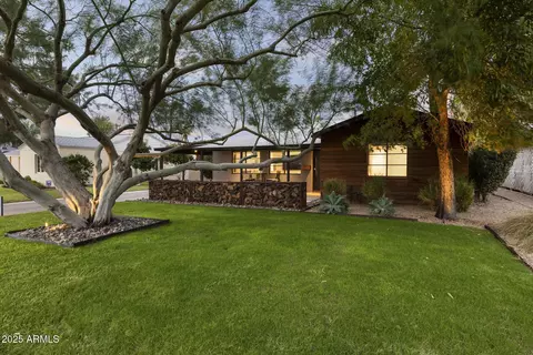 840 W Earll Dr, Phoenix, AZ 85013 photo 2