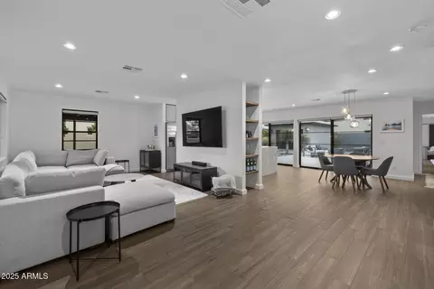 840 W Earll Dr, Phoenix, AZ 85013 photo 12