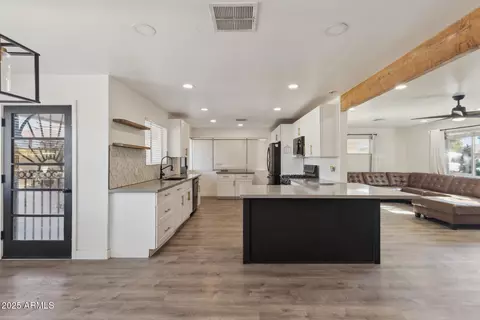 2136 W Meadow Dr, Phoenix, AZ 85023