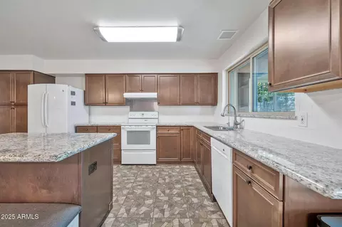 Kitchen - 2745 W Michelle Dr, Phoenix, AZ 85053 photo 1 of 4