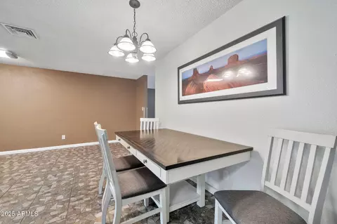 Dining - 2745 W Michelle Dr, Phoenix, AZ 85053 photo 1 of 2