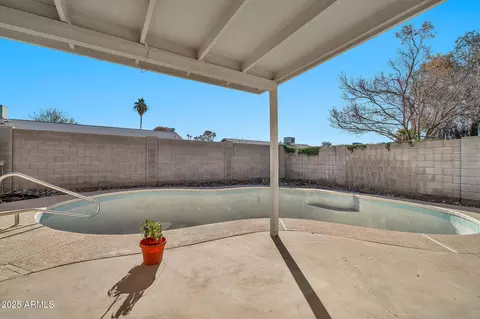 Exterior - 2745 W Michelle Dr, Phoenix, AZ 85053 photo 6 of 7
