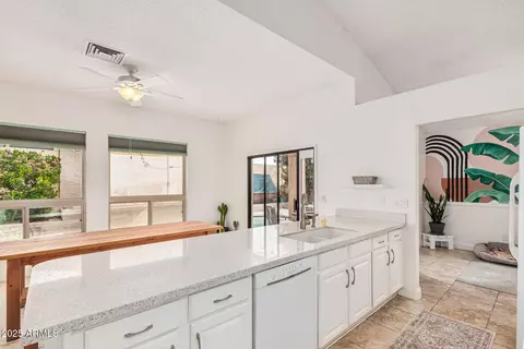 3960 E Graythorn St, Phoenix, AZ 85044 photo 4