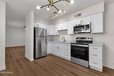 5921 W Hearn Rd, Glendale, AZ 85306