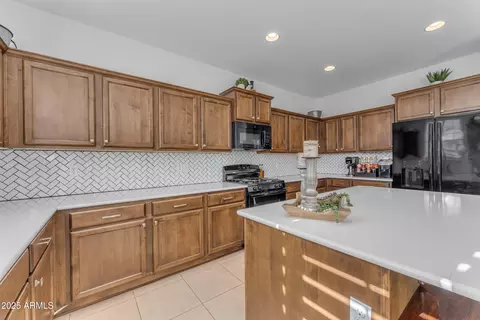 Kitchen - 10307 E Nopal Ave, Mesa, AZ 85209 photo 2 of 10