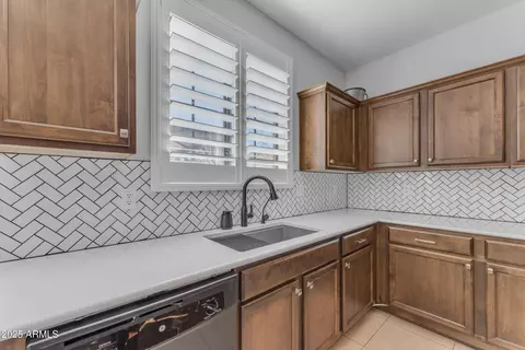 Kitchen - 10307 E Nopal Ave, Mesa, AZ 85209 photo 6 of 10