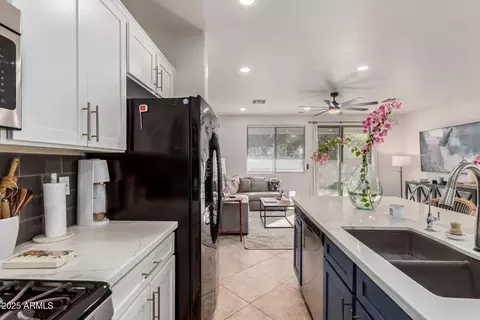 3675 E Parkview Dr, Gilbert, AZ 85295 photo 9