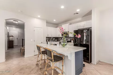 3675 E Parkview Dr, Gilbert, AZ 85295 photo 8
