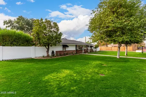 4017 E Wilshire Dr, Phoenix, AZ 85008 photo 2