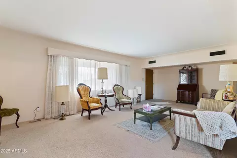 Living - 6850 N 15th Pl, Phoenix, AZ 85014 photo 1 of 2