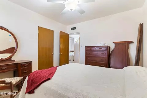 Bedroom - 6850 N 15th Pl, Phoenix, AZ 85014 photo 2 of 6