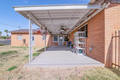 Exterior - 6850 N 15th Pl, Phoenix, AZ 85014 photo 2 of 4