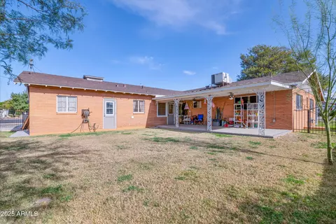 Exterior - 6850 N 15th Pl, Phoenix, AZ 85014 photo 3 of 4