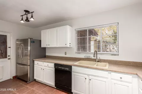 2326 E Yale St, Phoenix, AZ 85006 photo 9