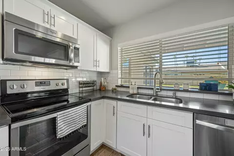 Kitchen - 2244 S Estrella Cir, Mesa, AZ 85202 photo 3 of 8
