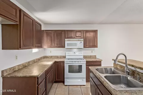 Kitchen - 10036 W Montecito Ave, Phoenix, AZ 85037 photo 1 of 1