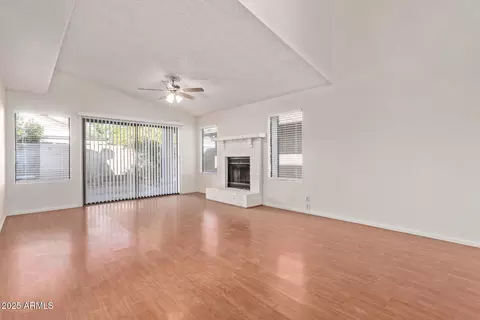 Living - 10036 W Montecito Ave, Phoenix, AZ 85037 photo 2 of 4