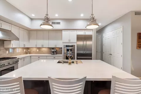 5473 E Herrera Dr, Phoenix, AZ 85054 photo 8