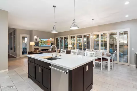 5473 E Herrera Dr, Phoenix, AZ 85054 photo 9
