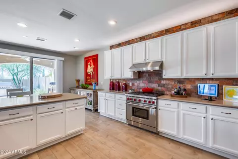 Kitchen - 3773 E Donald Dr, Phoenix, AZ 85050 photo 6 of 10