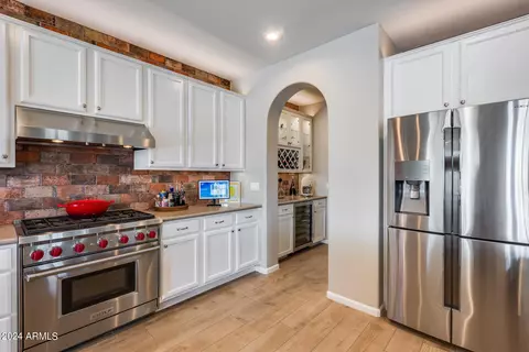 Kitchen - 3773 E Donald Dr, Phoenix, AZ 85050 photo 5 of 10